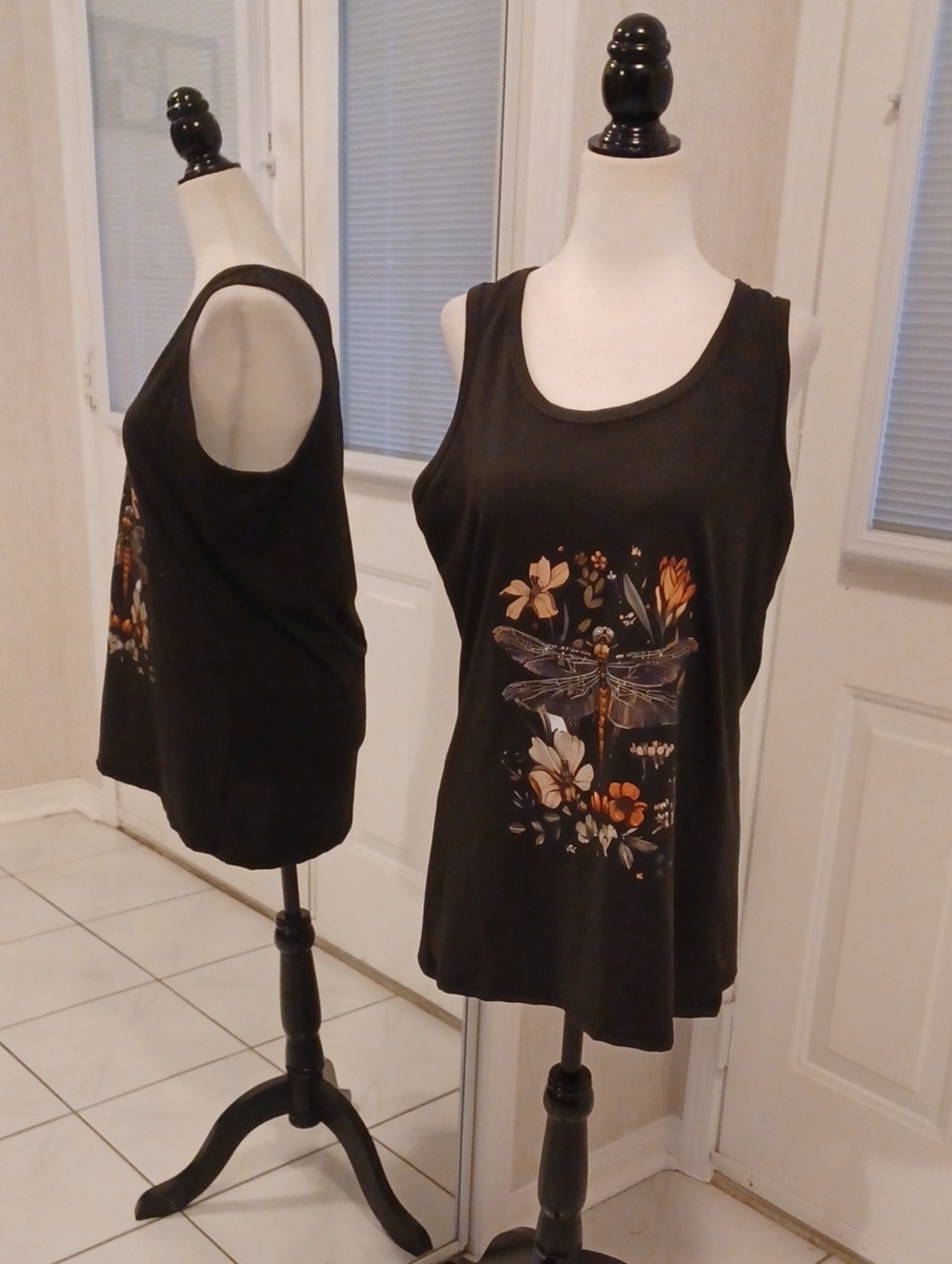 4/$60 New Black Floral Dragonfly Scoop Neck Tank Top - Size 1XL (US14)
